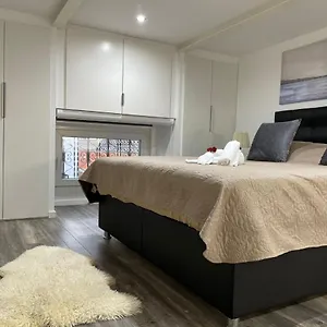 Appartement Duplex Situe A 2min De La Gare Du Nord